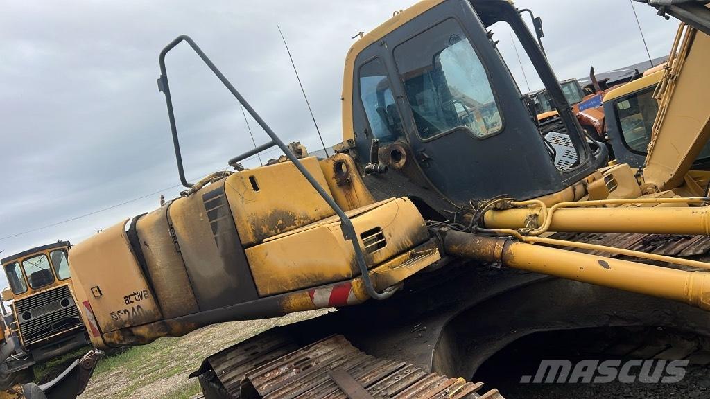 Komatsu PC 240 NLC 駕駛室與內部