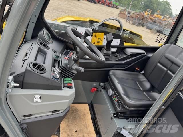 Kramer 1445 伸縮臂操作車