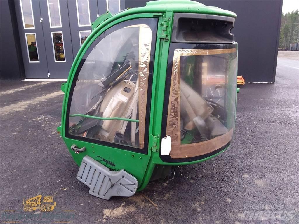 John Deere 1910e 駕駛室與內部