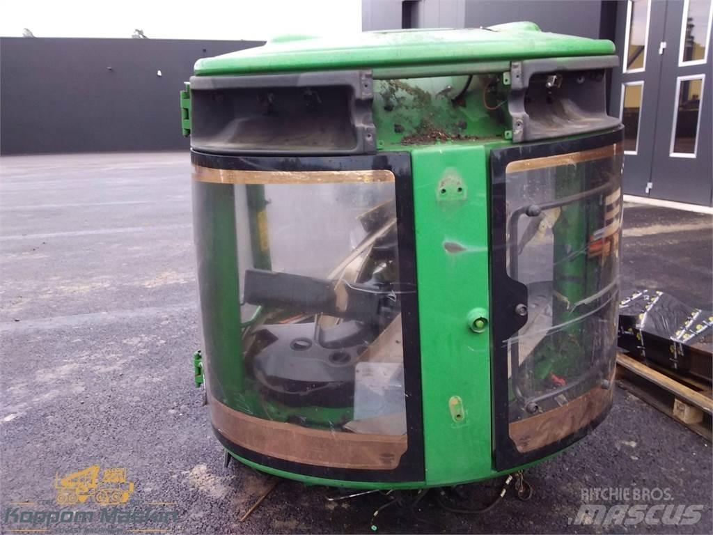 John Deere 1910e 駕駛室與內部