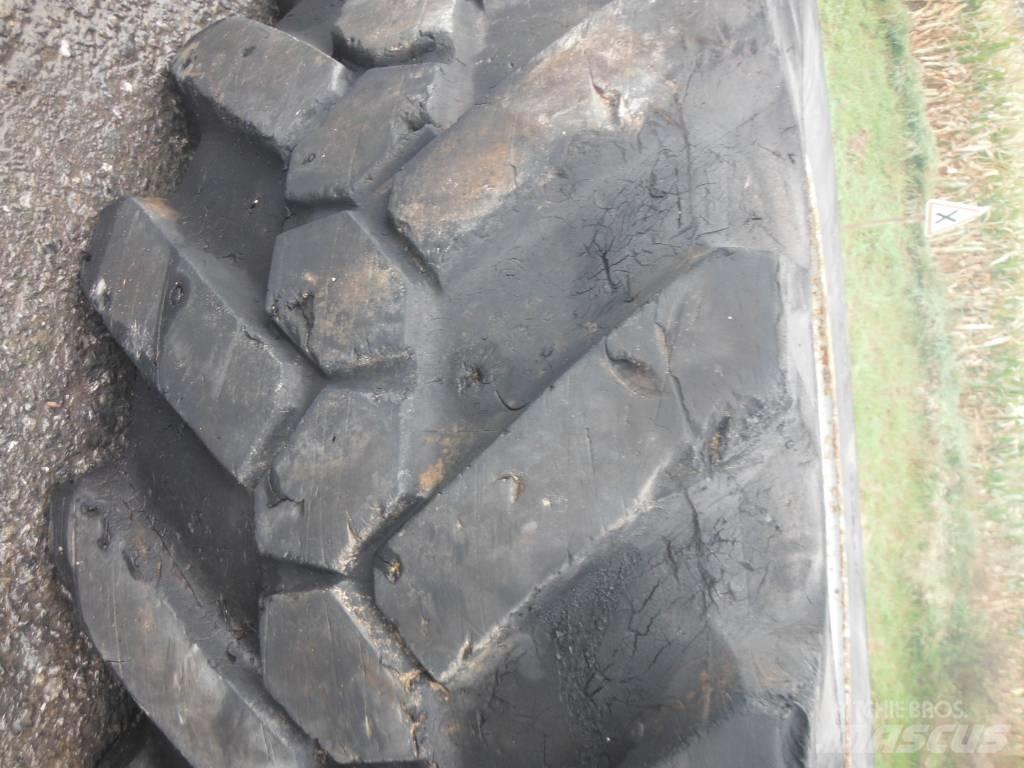 Michelin 15R22.5 輪胎、車輪和輪圈