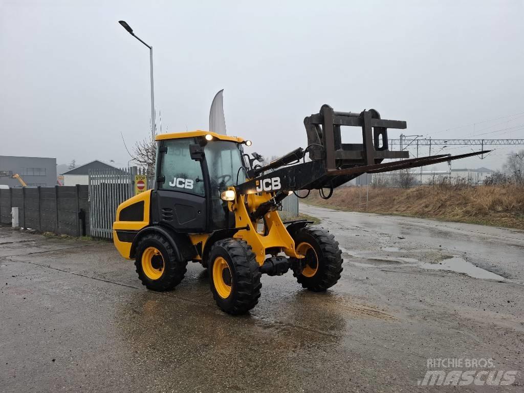 JCB 406 輪胎式裝載機