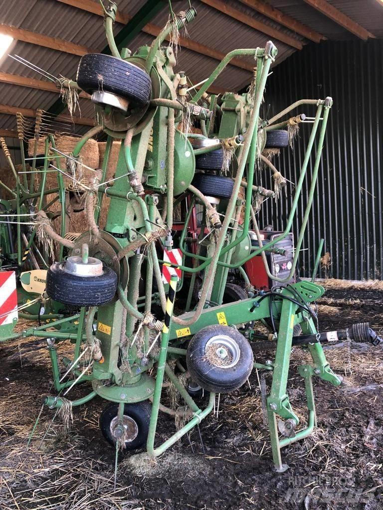 Krone 8.82/8 Tedder 耙與翻草機