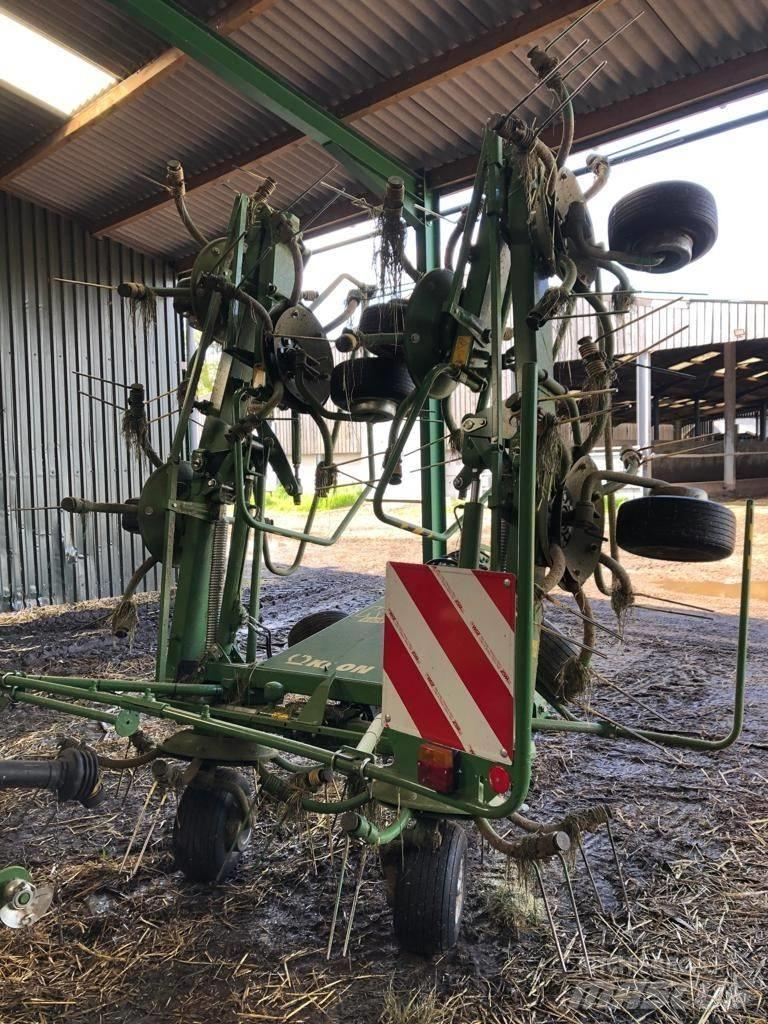 Krone 8.82/8 Tedder 耙與翻草機