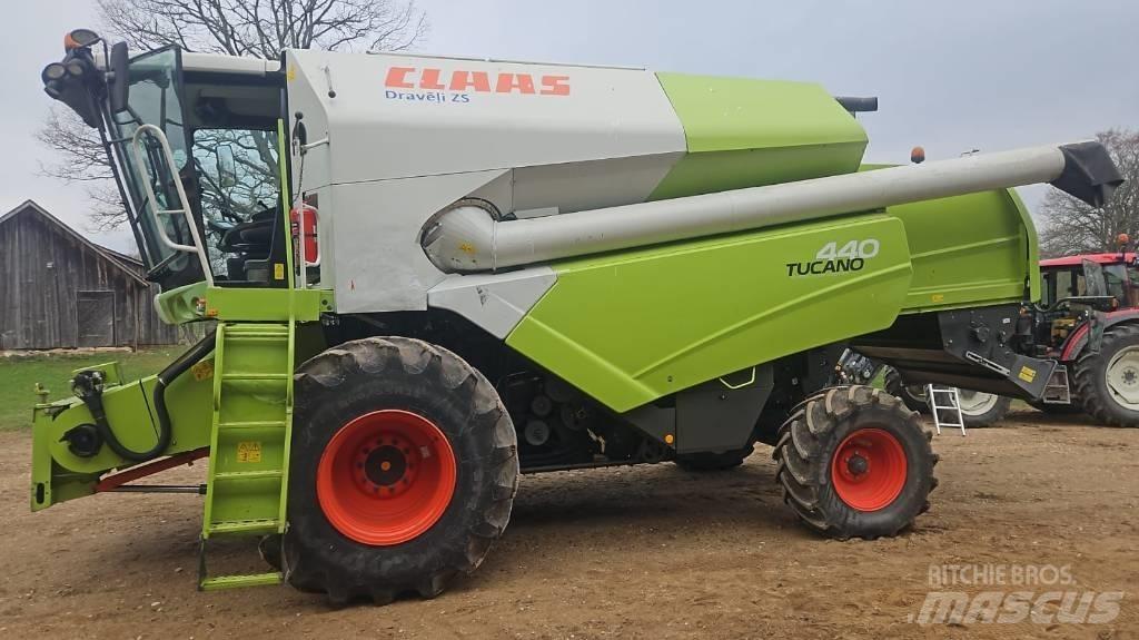 CLAAS Tucano 440 聯合收穫機