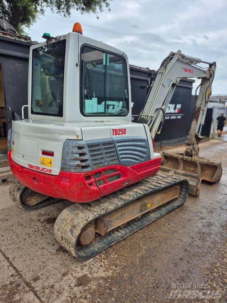 Takeuchi TB 250 小型挖土機/掘鑿機<7t(小型挖掘機)