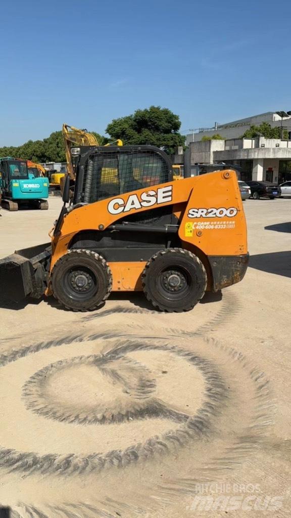 CASE SR 200 滑移轉向裝載機