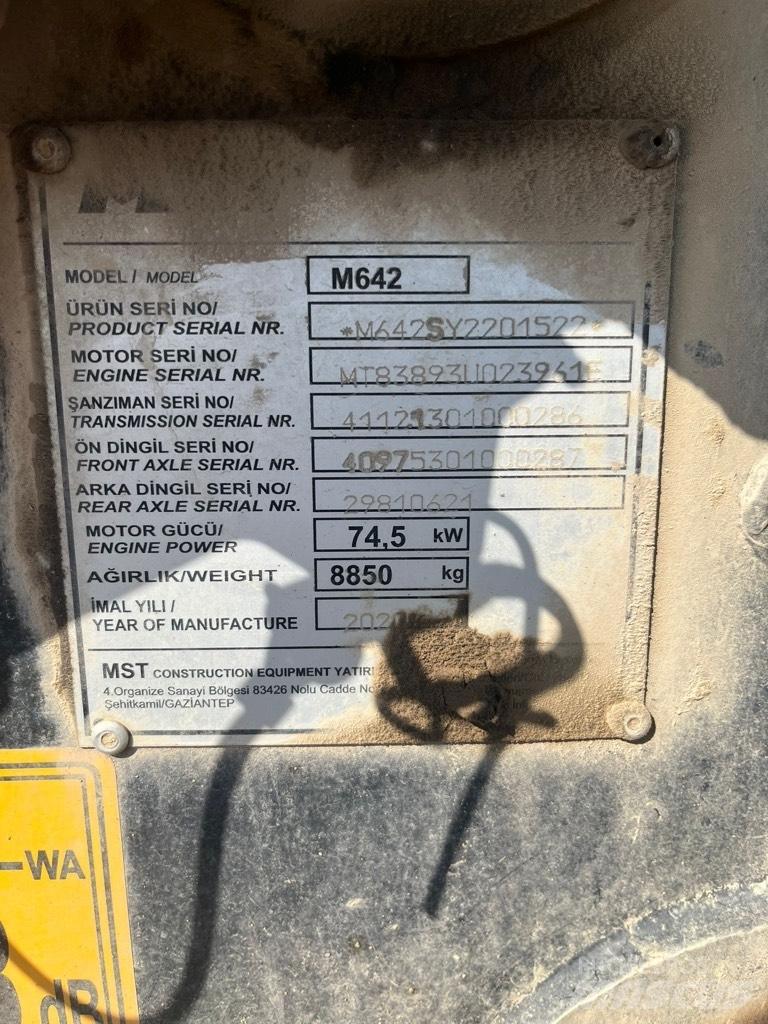 MST 642 反鏟裝載機