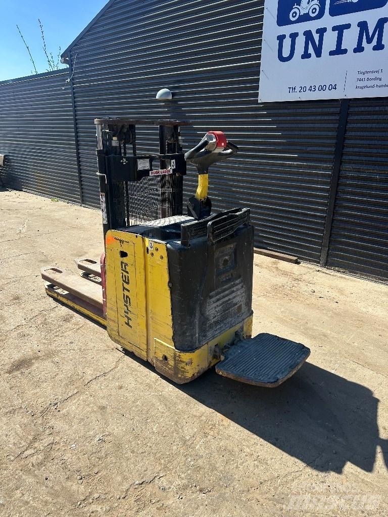 Hyster P 2.0 自走式堆積機