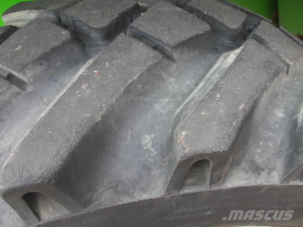 Merlo P40.14K (363) 伸縮臂操作車
