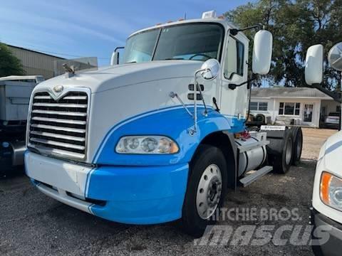 Mack CXN613 曳引機組件