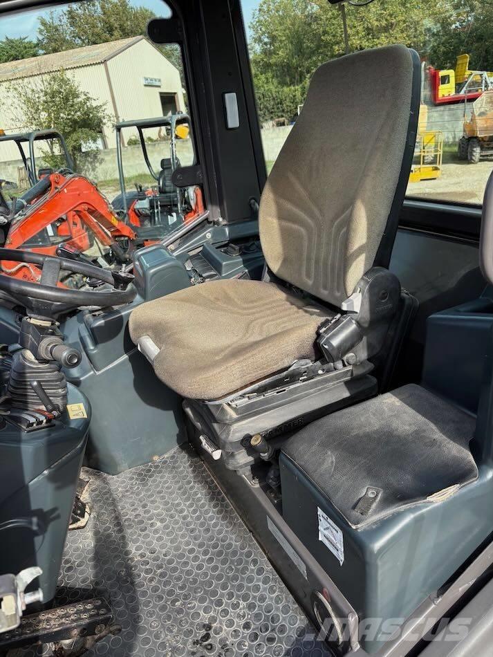 Mecalac AS 700 輪胎式裝載機