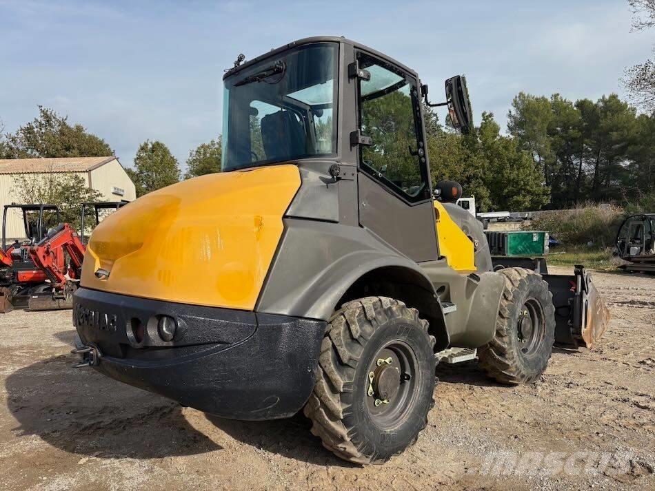 Mecalac AS 700 輪胎式裝載機