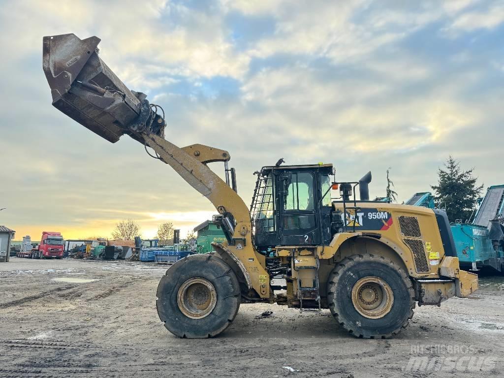 CAT 950M HighLift 輪胎式裝載機