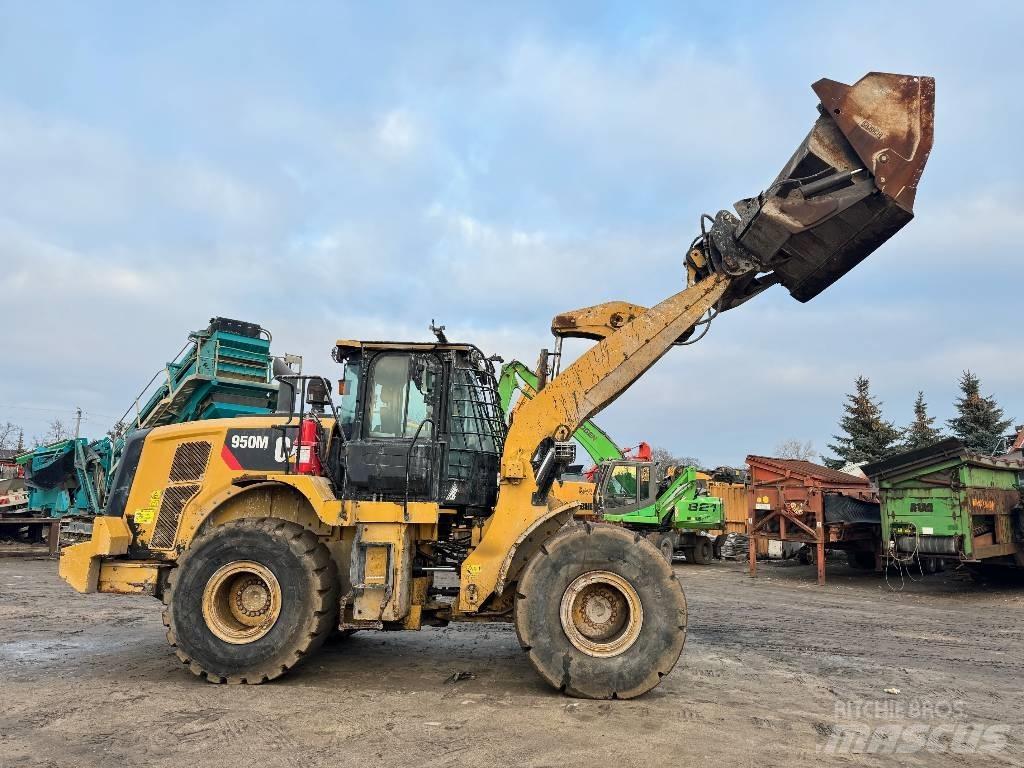 CAT 950M HighLift 輪胎式裝載機