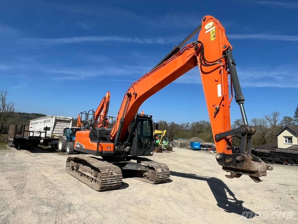 Doosan DX 225 履帶式 挖土機/掘鑿機/挖掘機