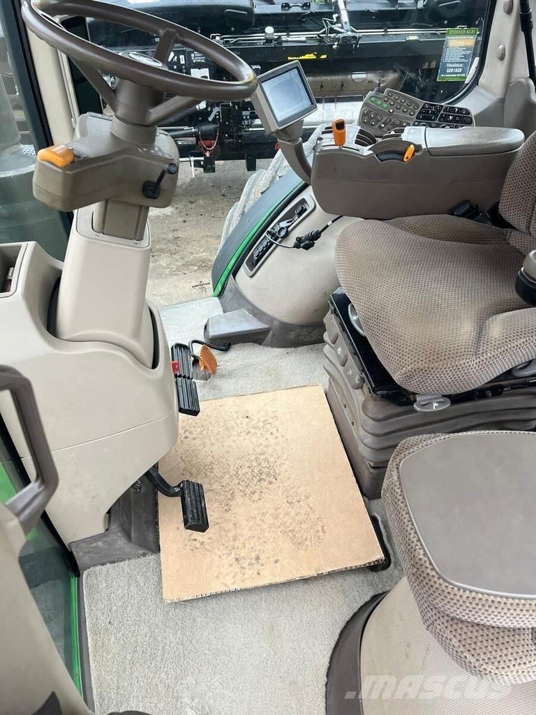 John Deere 8260R 曳引機