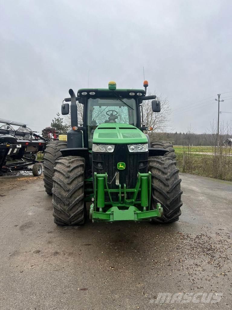 John Deere 8260R 曳引機