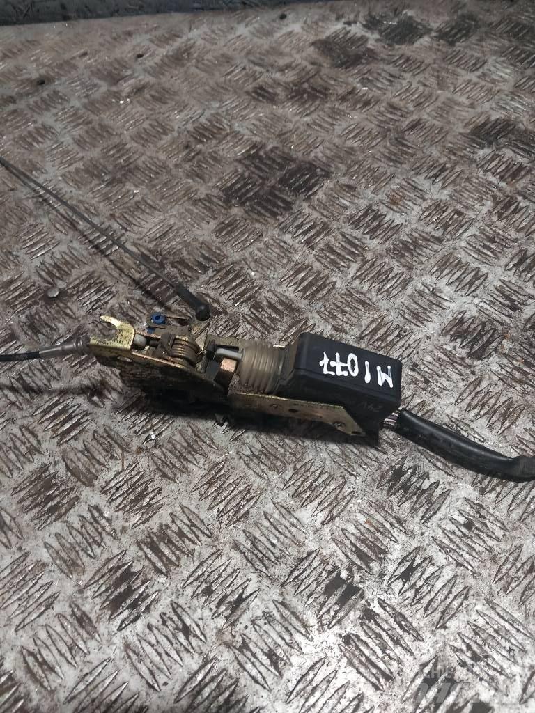 MAN TGA 81626806121 駕駛室與內部