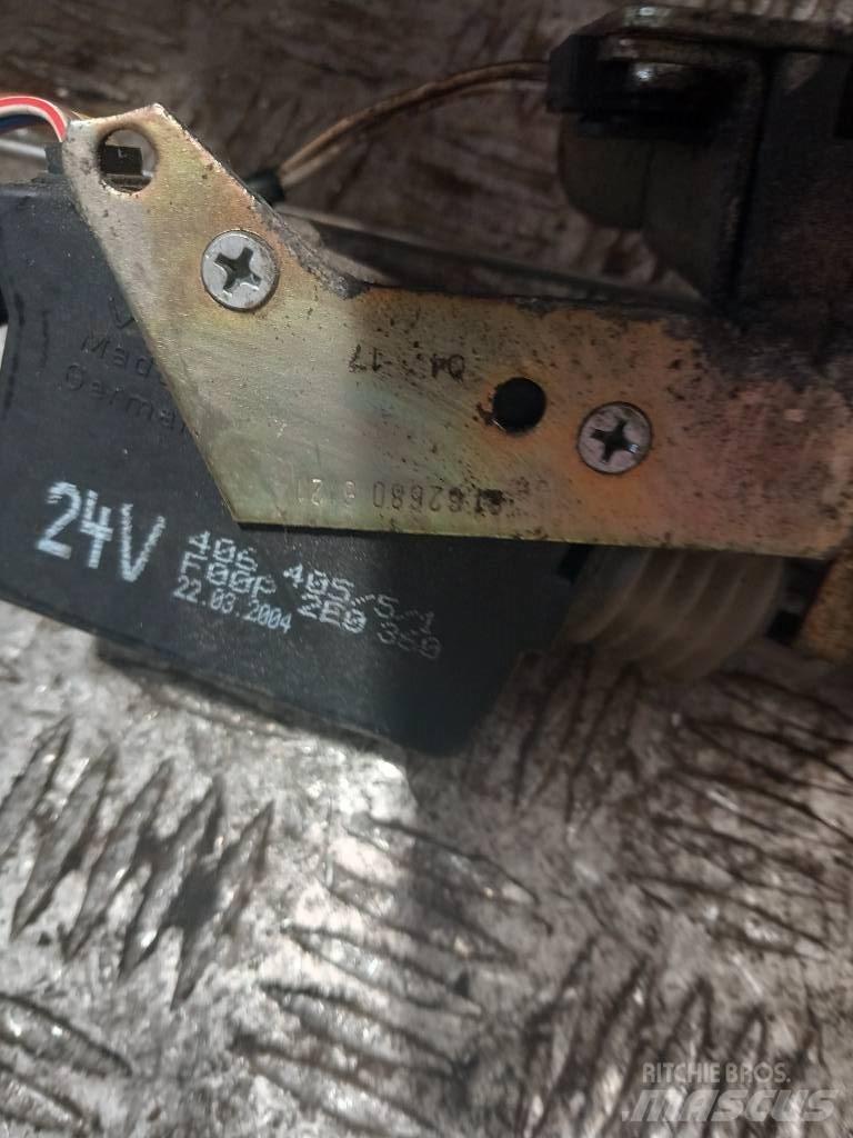 MAN TGA 81626806121 駕駛室與內部