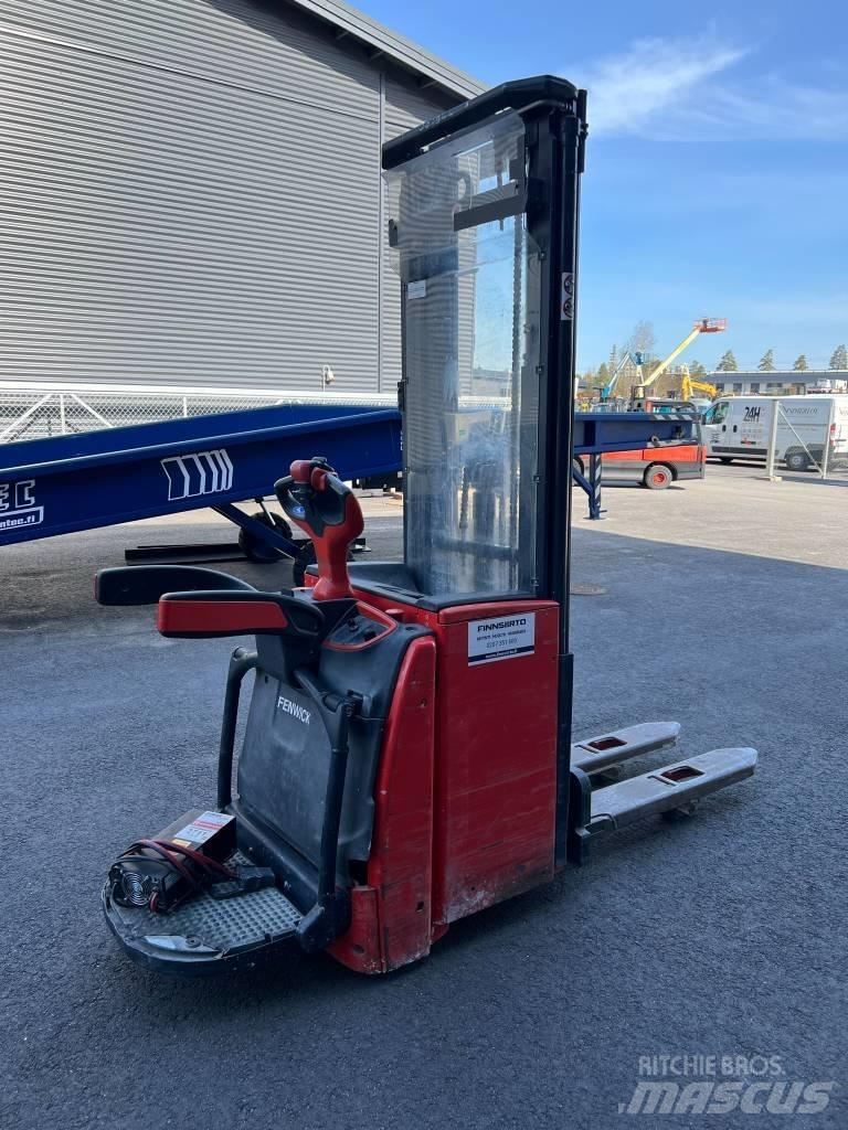 Linde L16AP 自走式堆積機