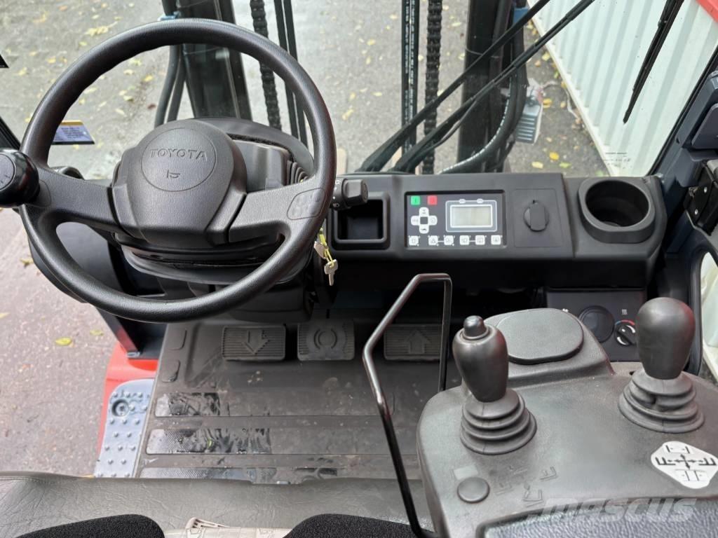 Toyota 8 FBMT 30 電動堆高機