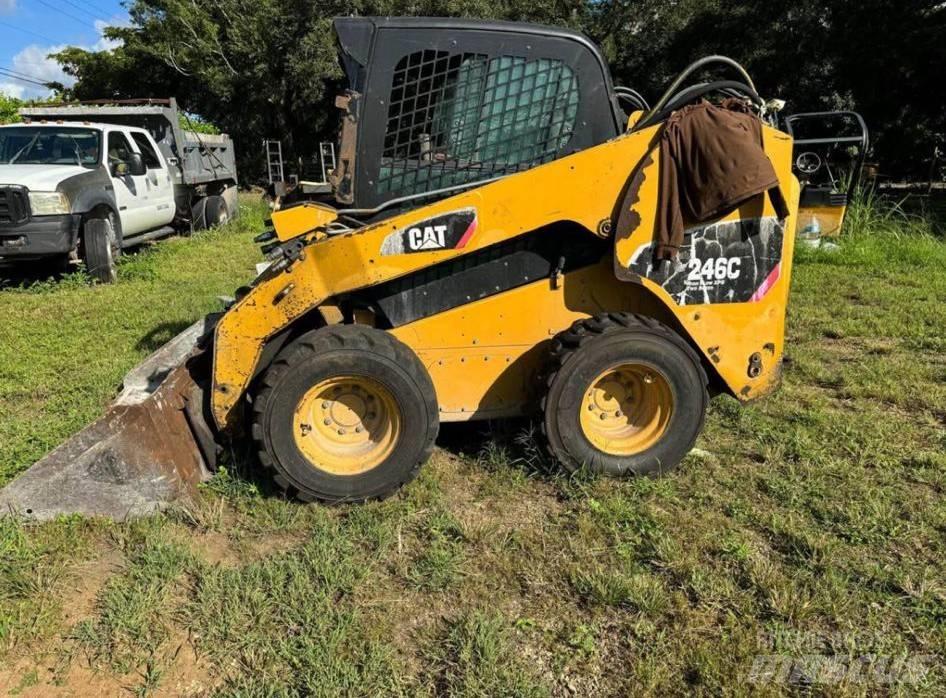 CAT 248C 滑移轉向裝載機