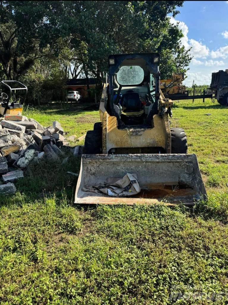 CAT 248C 滑移轉向裝載機