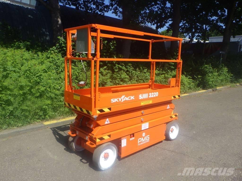 SkyJack SJ3220 剪式升降機