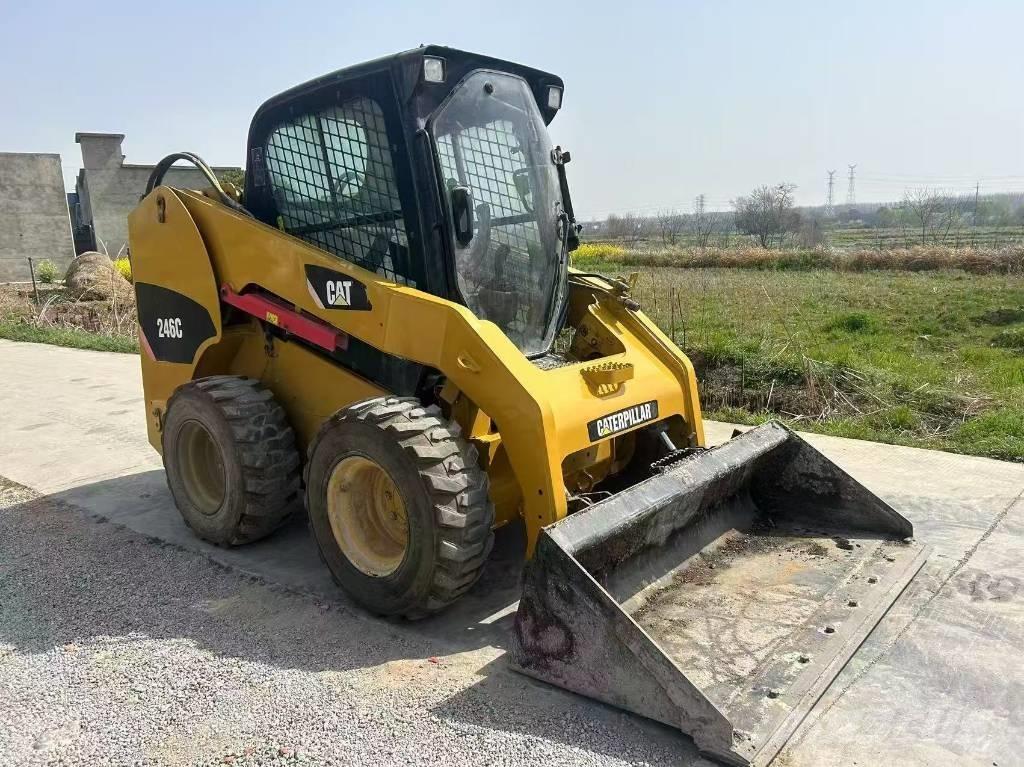 CAT 246 C 滑移轉向裝載機