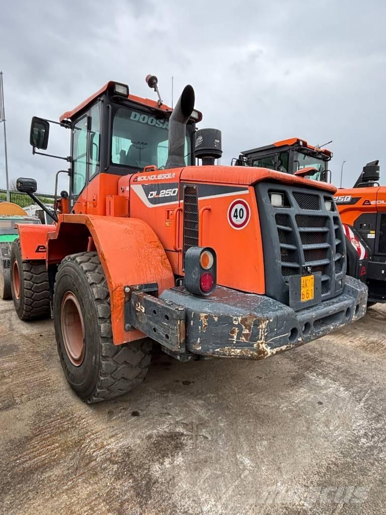 Doosan DL 250 輪胎式裝載機
