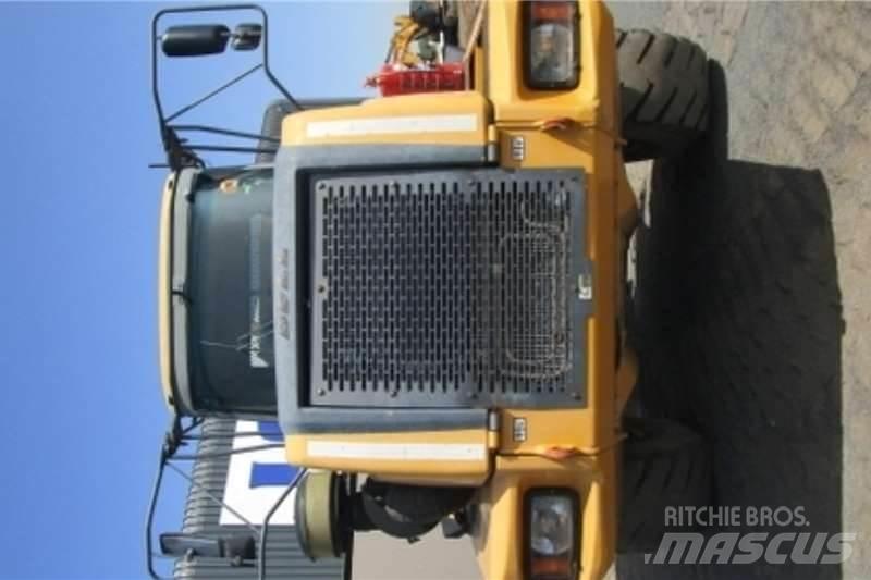 Bell B30D 鉸接式起吊車