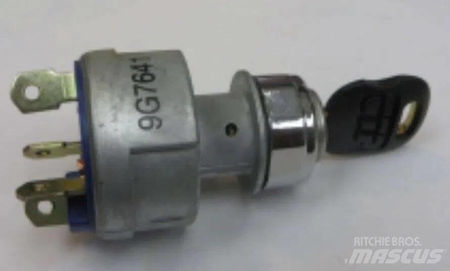 CAT - butuc contact 電子設備