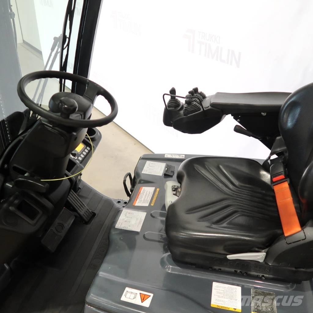 Toyota 8FBEK18T 電動堆高機