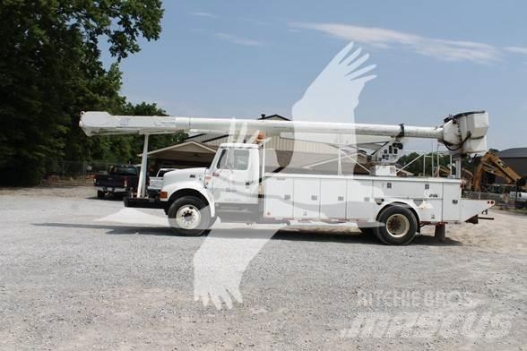 Altec AM900 卡車裝載高空作業車