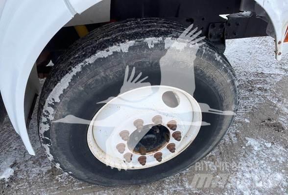 Altec AM900 卡車裝載高空作業車