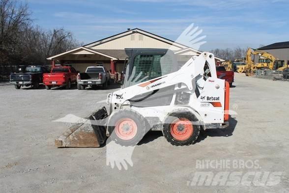 Bobcat S590 滑移轉向裝載機