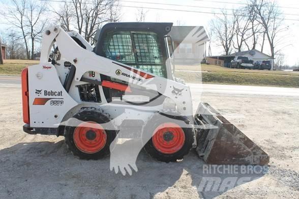 Bobcat S590 滑移轉向裝載機