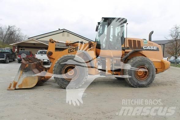 CASE 821E 輪胎式裝載機