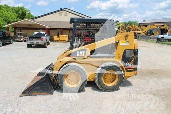 CAT 226 滑移轉向裝載機