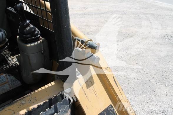 CAT 226 滑移轉向裝載機