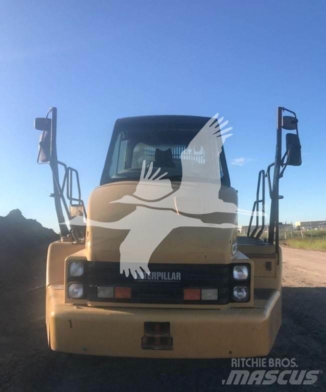 CAT 725 鉸接式起吊車