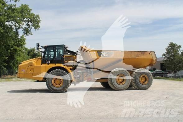 CAT 745 鉸接式起吊車