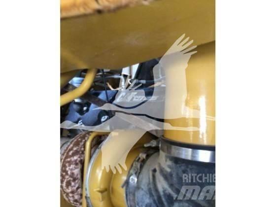 CAT 775F 鉸接式起吊車