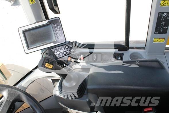 CAT 938M 輪胎式裝載機