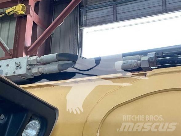 CAT TL943D 伸縮臂操作車