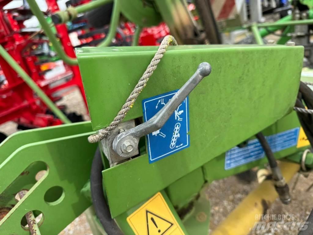 Krone KW672/6 耙與翻草機