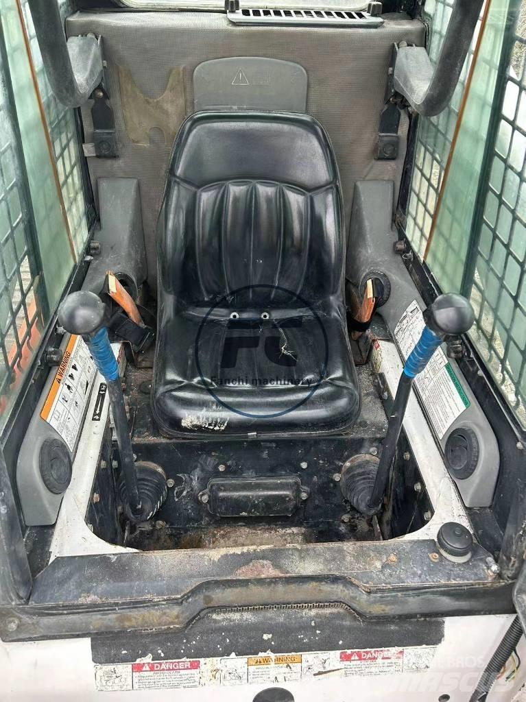 Bobcat S 330 滑移轉向裝載機