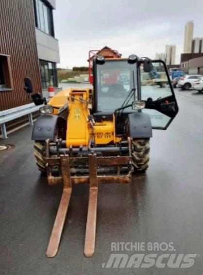 JCB 525-60 伸縮臂操作車