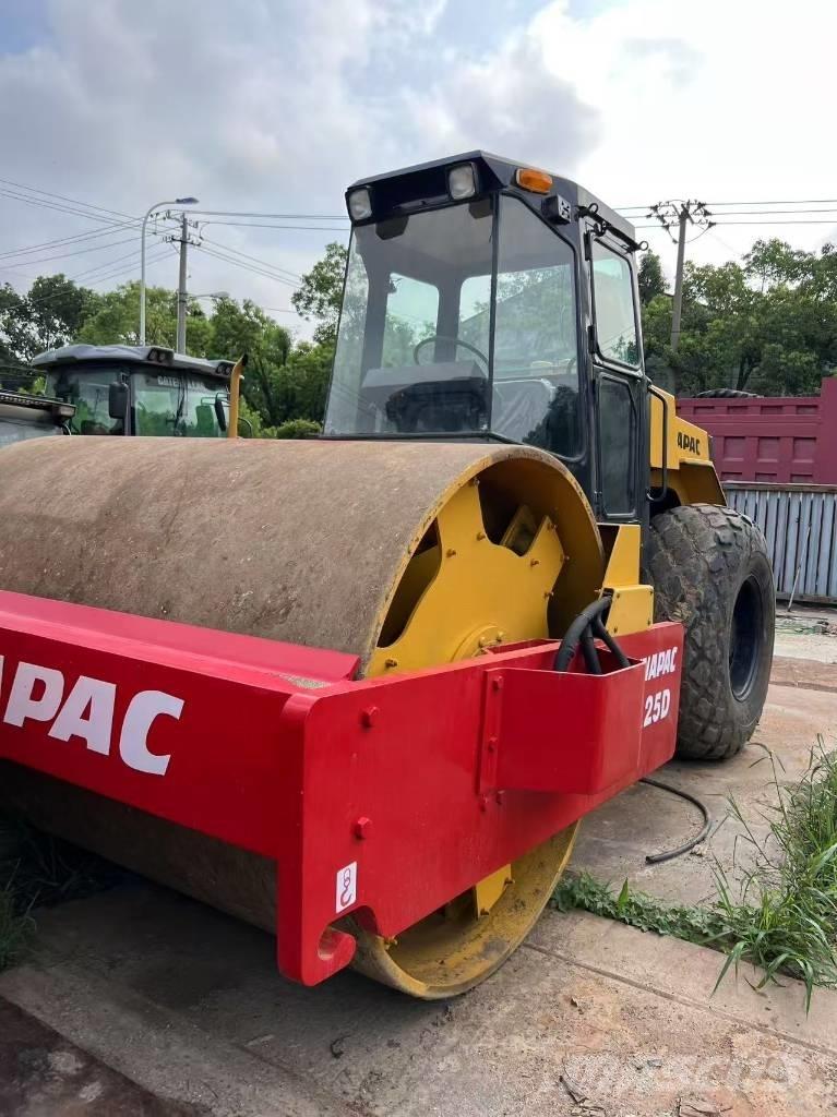 Dynapac CA 25 D 單輪滾壓機